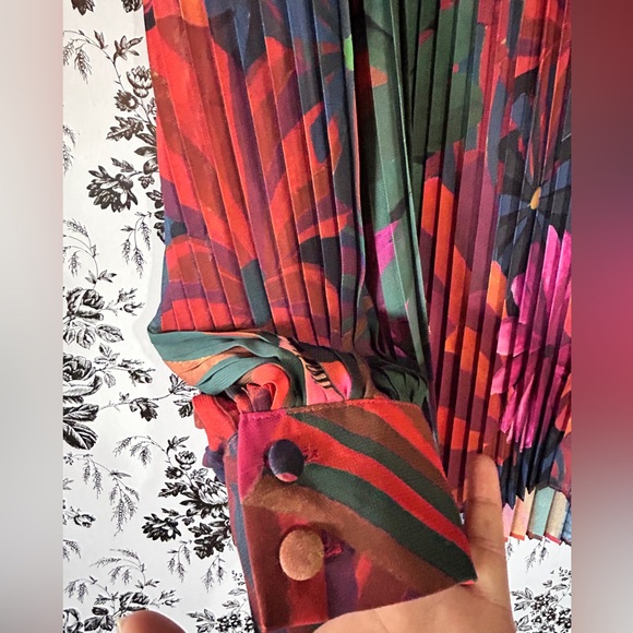 FARM Rio Colorful Pleated Blouse - Picture 7 of 10